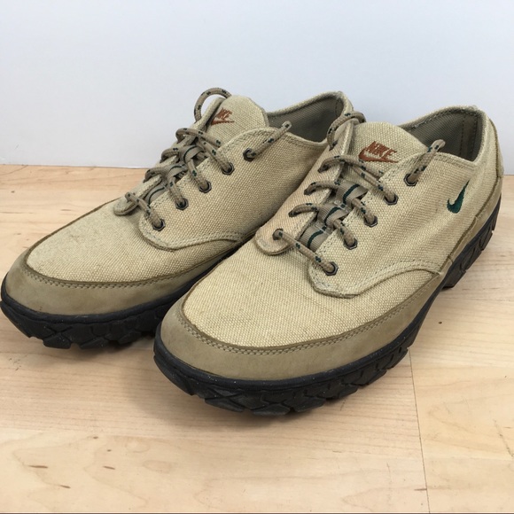 nike acg hiking shoes mens